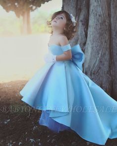 Looking for in Stretch Satin, Ball Gown style, and elegant Bow work Babyonlinewholesale has all covered on this unique Off the shoulder Sky Blue High Low Flower Girl Dresses. Kids Gowns, Flower Girl Dresses Blue, Satin Flower Girl Dress, Blue Ball Gowns, Girls Blue Dress, Girls Pageant Dresses, First Communion Dresses, Wedding Girl, Kids Gown