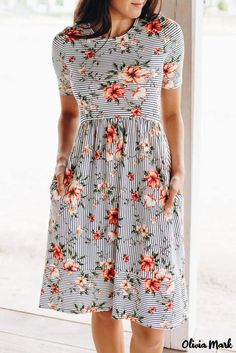 OliviaMark - Vestido midi fluido con mangas cortas y flores a rayas Boutique Wholesale, Flowy Midi Dress, Sweaters Women, Flower Shorts, Dress With Short Sleeves, Clothing Wholesale, Women Hoodies, Round Neck Dresses, Women Sweaters