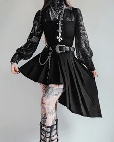 Goth Aestethic, Black Korean Outfit, High Fashion Goth, The Valley Of Dry Bones, Corset Layering, Valley Of Dry Bones, Regency Core, Witch In The Woods, Gothic Fashion Victorian