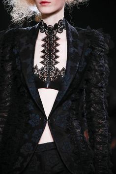 Dark Date Night Outfit, Fey Fashion, Alexander Mcqueen 2015, Detail Couture, Dark Aesthetics, Jackets Fashion, Everyday Clothing, Black Clothes, Punk Emo