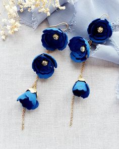 Navy Blue Gold Long Chain Wedding Earrings for Brides Fancy - Etsy Poland Party Jewelry With Flower Charm Drop Earrings, Elegant Blue Flower Charm Earrings, Blue Flower Shaped Party Earrings, Blue Flower-shaped Party Earrings, Blue Handmade Flower Drop Earrings, Blue Elegant Flower Earrings For Formal Occasions, Blue Flower Shaped Jewelry For Party, Elegant Handmade Flower Earrings For Party, Blue Drop Flower Earrings For Party