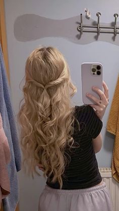 Curled Hairstyles Half Up Half Down Easy, Cute Curled Hairstyles For Long Hair Half Up Half Down, Flowy Half Up Half Down Hair, Cute Hairstyles For Medium Hair Homecoming, Half Up Half Down Hair Wavy Hair, Cute Hairstyles For Holidays, Hair Styles For Hoco Long Hair, Medium Length Hair Styles Homecoming, Wedding Hairstyles Bridesmaid Half Up