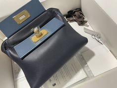 Mini2424 in stock, size 21, just the right size, trendy and practical High-end Blue Tote Box Bag, High-end Blue Box Bag For Daily Use, High-end Blue Box Bag For Shopping, High-end Blue Box Bag For Everyday Use, High-end Blue Box Bag With Detachable Handle, High-end Blue Top Handle Box Bag, High-end Blue Shoulder Bag With Removable Pouch, Blue Pouch Bag For Business, High-end Blue Bag With Detachable Handle