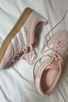 Pink Gazelles, Adidas Samba Outfit, Skandinavian Fashion, Adidas Shoes Women, Girly Shoes