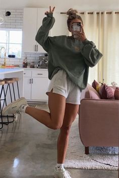 Outfits For Summer School Casual, Brown Sweater Leggings Outfit, Comfy Study Outfit Summer, Summer Outfit Relaxed, Comfy Cute Vacation Outfits, Hot Wheater Outfit, Minimal Workout Outfit, Babysitting Outfit Summer Casual, Cute Athlesuire Outfits Summer