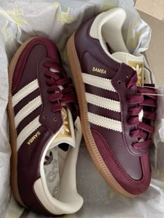 #cleangirl #aesthetic #hair #makeup #y2k #vintage #adidas Adidas Samba Maroon Outfit, Adidas Samba Maroon, Maroon Sambas Outfit, Shoes Fall 2024, Maroon Sambas, Maroon Gifts, Maroon Clothes, Adidas Samba Aesthetic, Samba Aesthetic