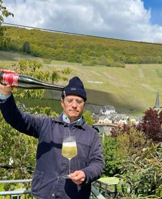 Middle Aged Man Aesthetic, Palm Wine, Man Aesthetic, Skater Aesthetic, Middle Aged Man, Street Fashion Men Streetwear, Riesling, Mode Inspo, Green Salad