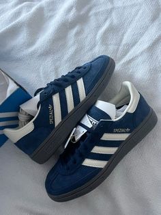 Looks Adidas, Pretty Sneakers, Dr Shoes, Trendy Shoes Sneakers, Preppy Shoes, Pretty Shoes Sneakers