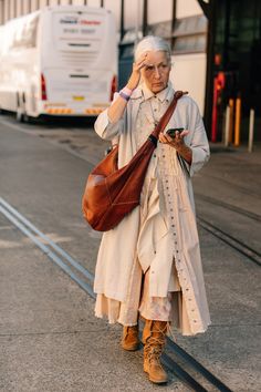 Australian Fashion Week Street Style—Resort 2019 Australian Outfits, Y2k Fashion Trends, Australian Fashion Week, Fashion Australia, Urban Fashion Trends, Australian Food, Australia Fashion, No One Is Perfect, Visit Australia