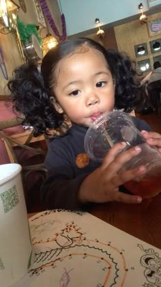 Girl Baby Hairstyles, Blasian Babies, I Want A Baby, Bwwm Couples, Tori Kelly, Mom Dr, Beautiful Curly Hair, Mixed Kids, Cute Funny Babies