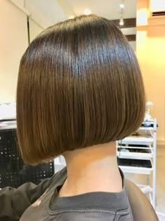 Bob Hair Hairstyles, Really Short Bob, One Length Bob, Thick Hair Bob Haircut, Hot Short Hair, Melena Bob, Updo Wedding Hair, Shaved Bob, Sleek Bob Hairstyles