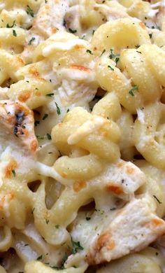 a red plate topped with macaroni and cheese covered in chicken breast sauce on top of a blue table cloth