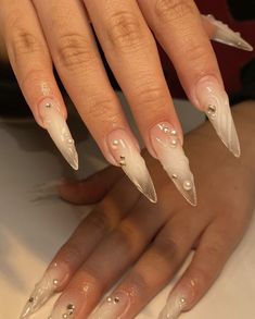 Long Airbrush Nails, Pearl Stiletto Nails, Aura Stiletto Nails, Chrome Airbrush Nails, Cool Stiletto Nails, Stelltos Nails, Aura Nails Stiletto, Stiletto Almond Nails Designs, Almond Airbrush Nails