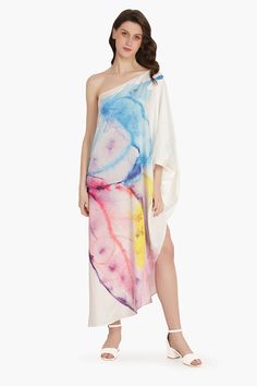 One-shouder dress Assymetric Hem Kimono Sleeve Butterfly print on the side Made in silk blend fabric A silhouette so chic you will want to go to a party. The Rainbow Butterfly One Shoulder dress comes in a splash of watercolors from powder blue to blush pink and a hint of purple and yellow making the most beautiful butterfly you lay your eyes on. Featuring a dramatic butterfly print, one shoulder neckline, kimono sleeves and an asymmetric hemline, it will be your go to dress for a fancy brunch, Paint Splatter Dress, Most Beautiful Butterfly, Watercolor Dress, Rainbow Watercolor, One Shoulder Neckline, Shirred Dress, Rainbow Butterfly, Dresses Xxl, Kimono Sleeves