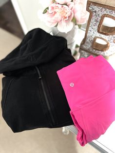 Black Scuba Outfit, Black Lululemon Scuba Hoodie Outfit, Black Scuba Hoodie Outfit, Sonic Pink Leggings, Blue Leggings Outfit, Pink Leggings Outfit, Scuba Half Zip, Lululemon Outfit