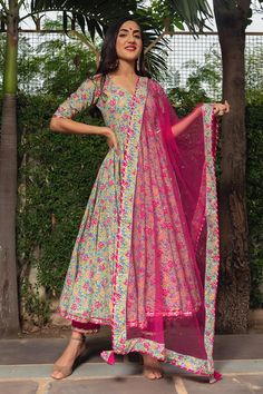 Anarkali Suits With Laces, Anarkali Kurta Set With Dupatta, Kurta Designs For Short Height Women, Cotton Suit Neck And Sleeves Design, Floral Kurta Sets For Women, Pink Cotton Suit, Anarkali Sets For Women, Jaipur Dressing Style, Kurti Sets For Women With Dupatta