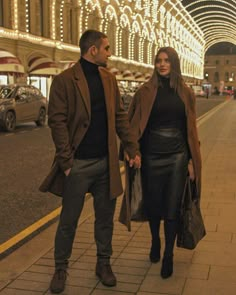 Old Money Couple, Money Couple, Swag Couples, Couple Lifestyle, Winter Travel Outfit, Spring Outfits Men, Classy Couple, Classy Outfits Men