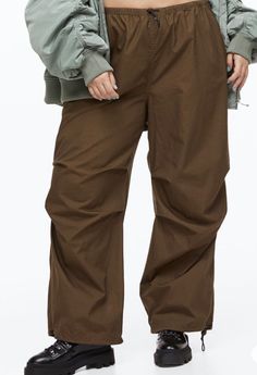 H&M PLUS SIZE PARACHUTE PANTS ~SIZE LARGE~DARK KHAKI GREEN ~ NWT Fall Wide Leg Khaki Pants With Elastic Waistband, Khaki Wide Leg Pants With Elastic Waistband For Fall, Baggy High Waist Brown Parachute Pants, Baggy Khaki Pants For Fall, Non-stretch Khaki Cargo Pants For Fall, Baggy Khaki Wide-leg Parachute Pants, Fall Baggy Khaki Parachute Pants, Baggy Khaki Parachute Pants For Fall, Khaki Baggy Parachute Pants For Fall