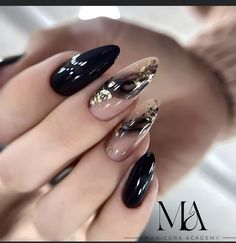 Elegant Almond Nails Classy Fall, Denmark Nails, Lux Nails, Classic Nail, Stunning Nail Designs, Makijaż Smokey Eye, Nail Looks, Elegant Nails, Fancy Nails