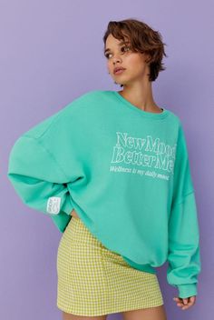 Fashion Trends for Women | Spring-Summer | P&B Clothes For Home, Cosy Outfit, Creative Shop, Latest Fashion Trends For Women, Green Sweatshirt, Old T Shirts, Pull & Bear, Basic Tee