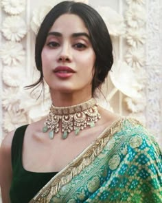 Jhanvi Kapoor, Janhvi Kapoor, Bandhani Saree, Traditional Indian Outfits, Jewellery Indian, Saree Trends, Tiffany Jewelry, Indian Wedding Jewelry