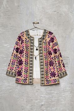 Cardigan, I like the combo of colors. Kurti With Jacket, Boho Hippie Chic, Mode Boho, Bohol, Spring Jewelry, Embroidered Jacket, Estilo Boho, Hippie Chic, Mode Inspiration