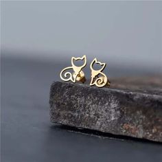 Cat Stud Earrings Pug Earrings, Hoop Earrings With Charm, Unique Hoop Earrings, Cat Stud Earrings, Earrings Cool, Earrings Feather, Cat Earrings Studs, Celestial Earrings, Gift Idea For Women