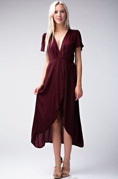 Burgundy Wrap Dress. This Burgundy Midi Wrap Dress will be your favorite for seasons to come. Short sleeves, plunging V-neckline and wrap dress bodice with side tie. Burgundy Summer Dress, Burgundy Dress Outfit, Floral Dress Outfits, Wrap Dress Midi, Burgundy Midi Dress, Satin Wrap Dress, Look Plus Size, Dresses Casual Fall, Maroon Dress