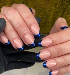 Simple Nail Designs Blue French Tips, Cute Blue Hoco Nails, Navy Blue Chrome Nails French Tip, Navy Blue Chrome French Tip, Navy French Tip Nails Chrome, Blue And Black Nails Designs Simple, Nail Inspo For Blue Dress, Hoco Nail Ideas Blue, Cute Simple Nails Blue