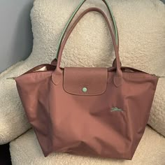 Longchamp Club, Spring Old Money, Longchamp Bag Outfit, Longchamp Style, Longchamp Le Pliage Club, Longchamp Outfit