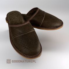 Men's Leather Slippers with Fur handmade in Europe. Beautiful men's slippers made of natural leather and Sheep Wool. High-quality material and careful finish ensure everyday comfort and convenience. Size chart: 8US/7UK/41EU/26,5cm/10,4inch 9US/8UK/42EU/27cm/10,6inch 10US/9UK/43EU/27,5cm/10,8inch 11US/10UK/44EU/28,5cm/11,2inch 12US/11UK/45EU/29cm/11,4inch 13US/12UK/46EU/29,5cm/11,6inch Slippers With Fur, Abyss Anime, Leather Slippers For Men, Bedroom Slippers, Men's Slippers, Home Shoes, Comfortable Bedroom, Slippers Cozy, Leather Slippers