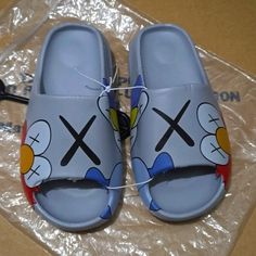 Men's Grey Cartoon Cloud Slide Sandals Men's Funky Cartoon Print Open-Toed Grey Cloud Sandals For Daily Casual Style & Movement. Nwt Cloud Sandals, Red Flip Flops, Shoes Cartoon, Ash Shoes, Cartoon Clouds, Shower Shoes, Black Slides, Handmade Sandals, Slide Slippers