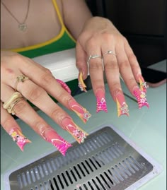 Duck Tip Nails Long, Yellow Hello Kitty Nails, Rainbow Duck Nails, Summer Duck Nails, Ducky Nails, Duckies Nails, Pink And Yellow Nails