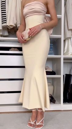 Classy Dresses Aesthetic, Delicate Outfits Aesthetic, Elegant Long Dresses Classy, Formal Party Outfit, Midi Aline Dress, Satin Evening Dress, Satin Prom Dresses, Robes D'occasion, Strapless Evening Dress