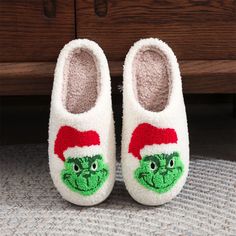 This cotton slipper is made of soft, skin-friendly plush fabric. The padded underside perfectly wraps your feet while wearing, keeping them warm and comfortable.Open mouth, easy to wear without using your hands, if you like to take off your shoes and cross your legs at home, then this will be very suitable for you. Beautiful Christmas decoration slippers, perfect for family gatherings. These Christmas slippers are perfect as a Christmas gift for family, friends and colleagues.Material: PVC Grinch Slippers, Grinch Shoes, Monster Slippers, Holiday Slippers, My Christmas Wishlist, Winter Items, Christmas Slippers, Boston Shearling, Birkenstock Boston Shearling