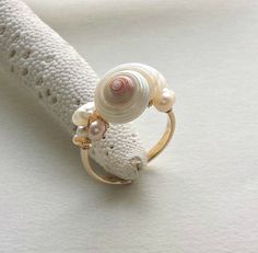 Adjustable Shell Ring Beach Shell Wire Ring by BellaAnelaJewelry Seashell Ring, No Ordinary Girl, Mermaid Core, Ring Wire, Seashell Jewelry, Shell Ring, Wire Ring, Dope Jewelry, Etsy Gold Ring