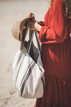 "Large linen beach bag available in various colors. Perfect for a long-awaited vacation, picnic, or trip to the beach. Beautifully made of soft heavyweight linen, with an extra linen lining inside. The bag is roomy enough to carry large towels along with other essentials. *Which is your favorite color? Black stripes / Blue stripes / Cherry red stripes / Green stripes - - - - - - - - - - - - - - - - - - - - - - - - - - DETAILS: * Made from 100% natural linen * Weight: 265 g/m² or 7.82 oz/yd² * Li Perfect Beach Bag, Linen Tote Bag, Bag With Pockets, Style Français, Linen Summer, Picnic Bag, Custom Tote Bags, Oversized Bag, Summer Bag