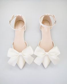 ivory bridal flats with front satin bow Cute Wedding Shoes Flats, Wedding Dress Flat Shoes, Flat White Wedding Shoes, Cute Wedding Flats, Flats With Bows, White Wedding Flats, Wedding Flats For Bride Sandals, 30a Elopement, Wedding Shoes Flats For Bride