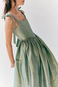 Louise New York Marie Dress | Free People Fancy Fits, Wedding Dress Patterns, Fairytale Fashion, Green Gown, Flattering Dress, Green Fits, Flattering Dresses, Dress Picture, Event Dresses