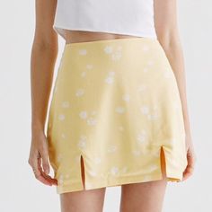 Yellow Skirt With White Flowers Two Slits In The Front (So Flattering) Fully Functioning Zipper In Back Nwt Open To Offers Size L, Fits Size L Or Xl Best Trendy High-waist Yellow Skirt, Trendy High Waist Yellow Skirt, Yellow High-waist Skirt For Summer, Fitted Skirt With Split Hem For Summer, Yellow Mini Skort For Day Out, Casual Yellow Skort For Summer, Yellow Mini Length Skort For Day Out, Trendy Split Hem Summer Skirt, Trendy Summer Skirt With Split Hem