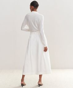 Annabel Skirt IvoryWith a vintage-inspired feel, this soft linen skirt adds a refined ease to any spring and summer look. 100% linen.Made in China. Jenni Kayne, Linen Skirt, Summer Look, Fitted Skirt, New Tops, Flat Boots, Mule Flat, Slipper Boots, Made In China