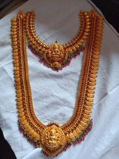 Lakshmi Kasula Necklace, Gold Wedding Jewelry Necklace, Wedding Jewelry Necklace, Wedding Jewelry Sets Bridal Jewellery, Temple Jewelry Necklace, Indian Wedding Jewelry Sets, Gold Temple Jewellery, Gold Jewels Design, Neck Pieces Jewelry