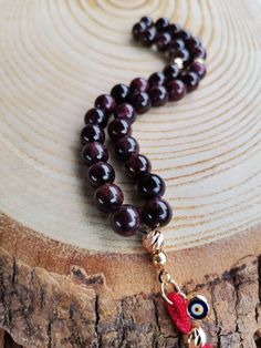 ✔️ 8 mm round cut garnet stone beads with Red tassel and Evil Eye charm ✔️ Natural Color Women tesbih ✔️ High Grade Natural Garnet Stone Tasbih ✔️ This glamorous tasbih is a very special gift for your loved ones. ✔️ Each order comes in a special box. ✔️ PLEASE CLICK THE LINK FOR ALL PRAYER BEADS MODELS https://www.etsy.com/shop/GoodJewelsofYazmasal Note: As a natural feature the stones beads may have some variations. SHIPPING: United States (Standart/DHL eCommerce/usps): 7-10 business days Unite Amber Gemstone Beads As Gifts, Red Gemstone Beads As Gift, Round 8mm Beaded Gemstones For Gifts, Round Gemstone Beads Mala As Gift, Gemstone Beads Mala As Gift, Red Spiritual Beads And Cabochons For Jewelry Making, Rosary With Natural Stones For Meditation, Red Round Beads Mala As Gift, Carnelian Gemstone Beads For Gifts