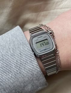 Retro Watches Women, Casio Vintage Watch Woman, Womens Watches Minimalist, Watches Aesthetic, Vintage Casio Watch, Aesthetic Watch