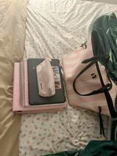 #victoriasecretpink #study #essentials Vs Tote Bag, Pink School Supplies, Victoria Secret Bag, Romanticize School, Study Essentials, School Bag Essentials, Victoria Secret Tote Bags