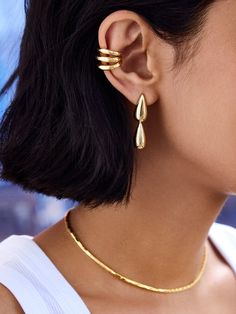 No tears, just gorgeous teardrop earrings that magically level up any look. Introducing the Zoe Earrings, double teardrop drop earrings. Available in gold, silver, these earrings are perfect for chic, everyday styling or cool, elevated ear stacks. Hailey Bieber Gold Jewelry, Chunky Gold Accessories, Elegant Statement Earrings, Bride Statement Earrings, Golden Earrings Aesthetic, Earrings On Ear, Unique Gold Earrings, Earrings 2024, Ear Stacks