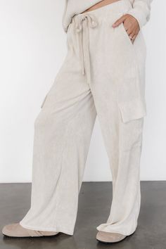 Relax in style with our Portland Knit Cargo Pants in Natural. These soft and stylish cargo pants include two sets of functional pockets, plus an elastic drawstring waistband. They're the perfect blend of style and ease for lounging. Cream Workwear Pants With Side Pockets, Utility Cargo Pants With Drawstring For Workwear, Utility Cargo Pants For Loungewear, Beige Utility Bottoms With Side Pockets, Beige Wide Leg Sweatpants With Side Pockets, Beige Wide-leg Utility Bottoms, Beige Wide-leg Utility Pants, Cream Cargo Pants For Workwear, Cream Cargo Pants With Pockets For Workwear