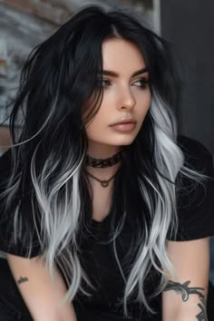 Hair Color Ideas Black And White, Mid Length Hair Dye Ideas, 2 Tone Hair Dye Ideas, Black Hair Color With Money Piece, Blonde Chunks On Dark Hair, Cute Hair For Brunettes, Colored Hair For Black Hair, Edgy Curtain Bangs Long Hair, Grey And Black Hair Color