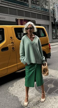 Grece Ghanem Style 2022, Silk Skirts Street Style, Travel Street Style, Grece Ghanem 2023, Classic Style With An Edge, Silk Pants Outfit Street Styles, Streetstyle 2023 Women, Grece Ghanem Style, Stylish Grandma