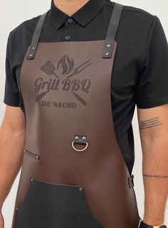 a man wearing an apron that says grill bbq de nacho on the front